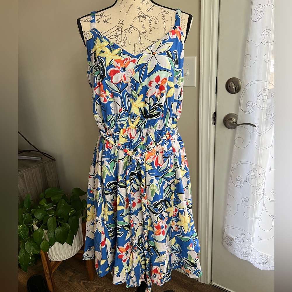 Skies Are Blue Curvy Women’s Belted Blue Floral Dress, Size 1X, Beach, Resort - Picture 2 of 9
